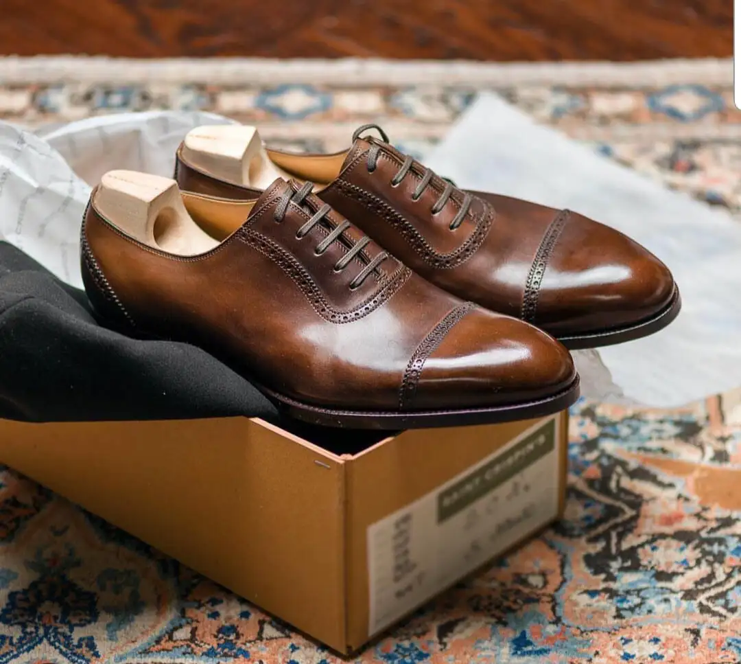 Men wearing the wrong shoe size